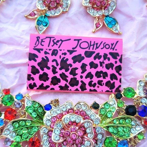β BETSEY JOHNSON Crystal Floral Choker & Earrings Set - Picture 2 of 7